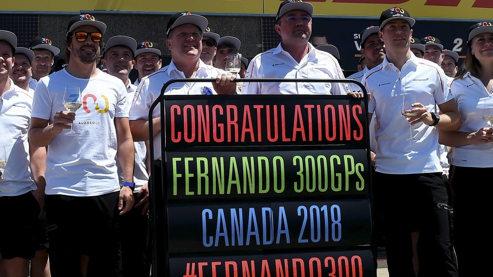 300 Formel-1-Rennen und ganz schön müde: Fernando Alonso will einfach nur weg Bilder des Tages - SPORT Entrenamientos libres del GP de F1 de Canada en el circuito Jaques Villeneuve. En la imagen, Fernando Alonso celebra 300 grandes premios. Test day for Canadian F1 GP at Jaques Villeneuve circuit. In this picture, Fernando Alo