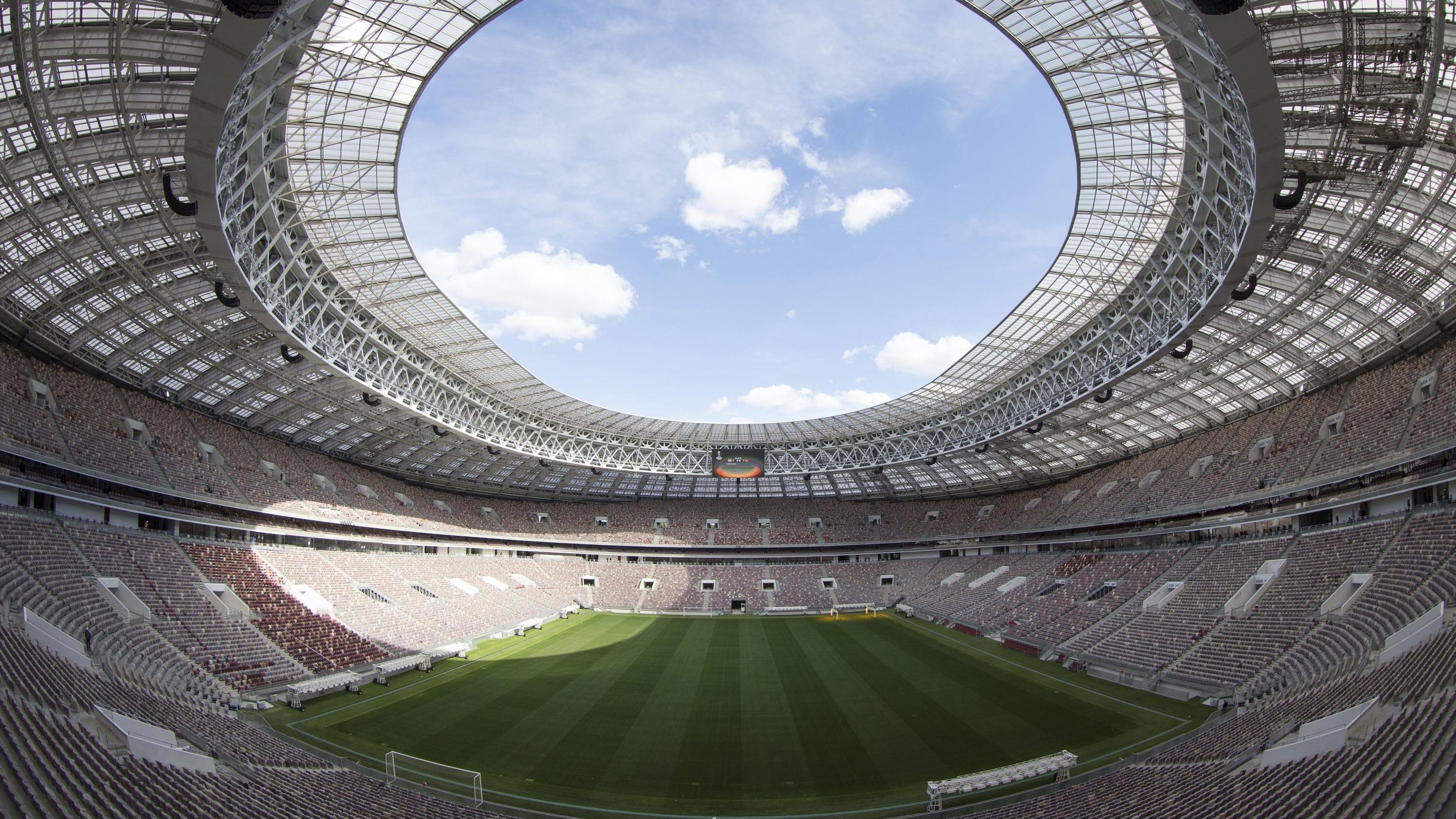 Die Wetterextreme und das Klima der Spielorte der WM 2018 in Russland ARCHIV - 28.06.2017, Russland, Moskau: Blick in das Luschnikistadion. Die Stadt ist einer der Spielorte für die FIFA Fußball-Weltmeisterschaft 2018 in Russland. (zu dpa: «Präsentation des Nationalen Sendezentrums (NBC) beim Südwestrundfunk in Baden-B
