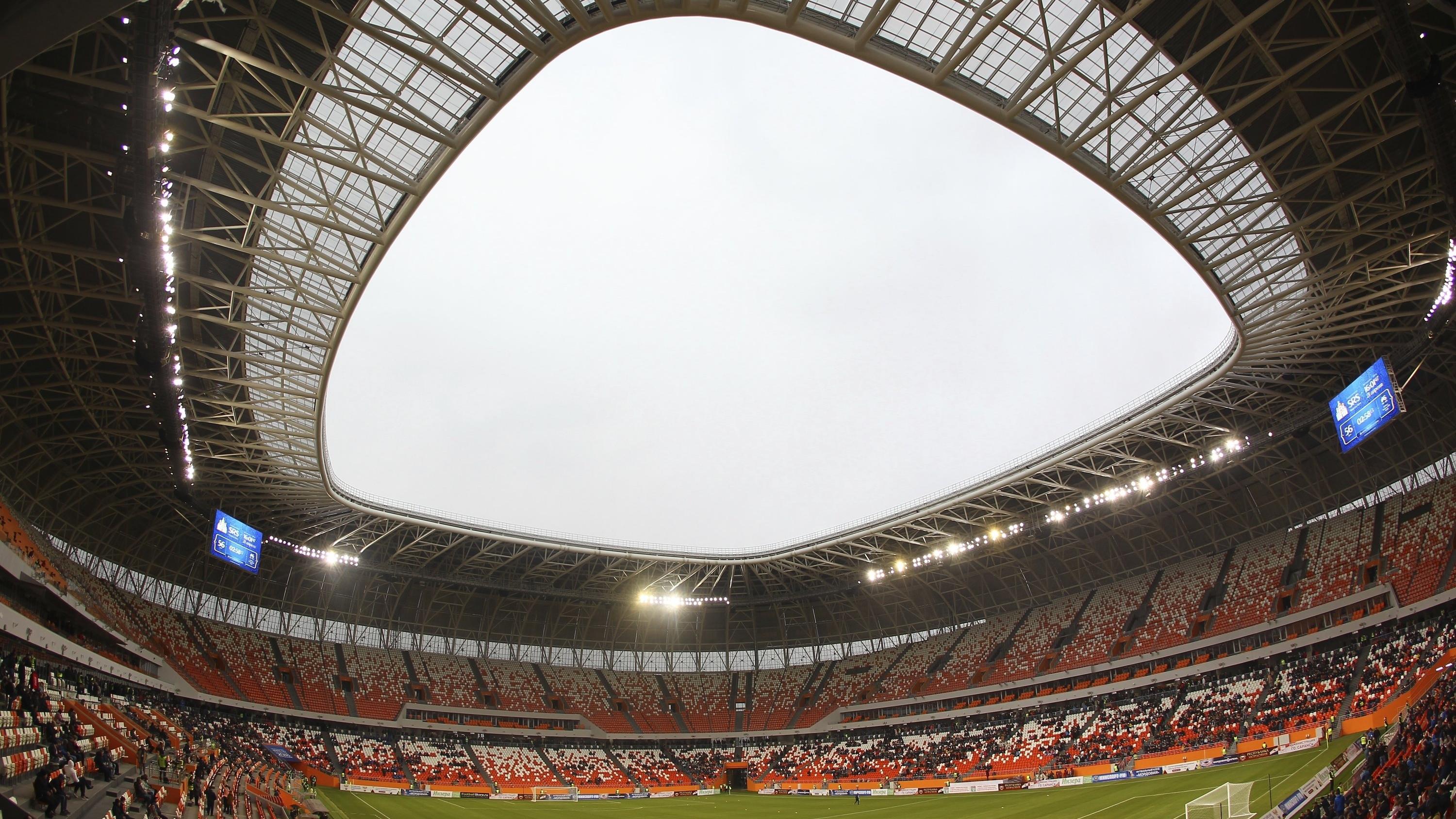 Die Wetterextreme und das Klima der Spielorte der WM 2018 in Russland ARCHIV - 21.04.2018, Russland, Saransk: Die Mordowia-Arena am Stadtrand von Saransk. In dem Stadion sollen Spiele der FIFA-Fußball-Weltmeisterschaft 2018 stattfinden. Nach der WM gibt es einen Rückbau für Tennis und Volleyballfelder. Foto: Julia Ches