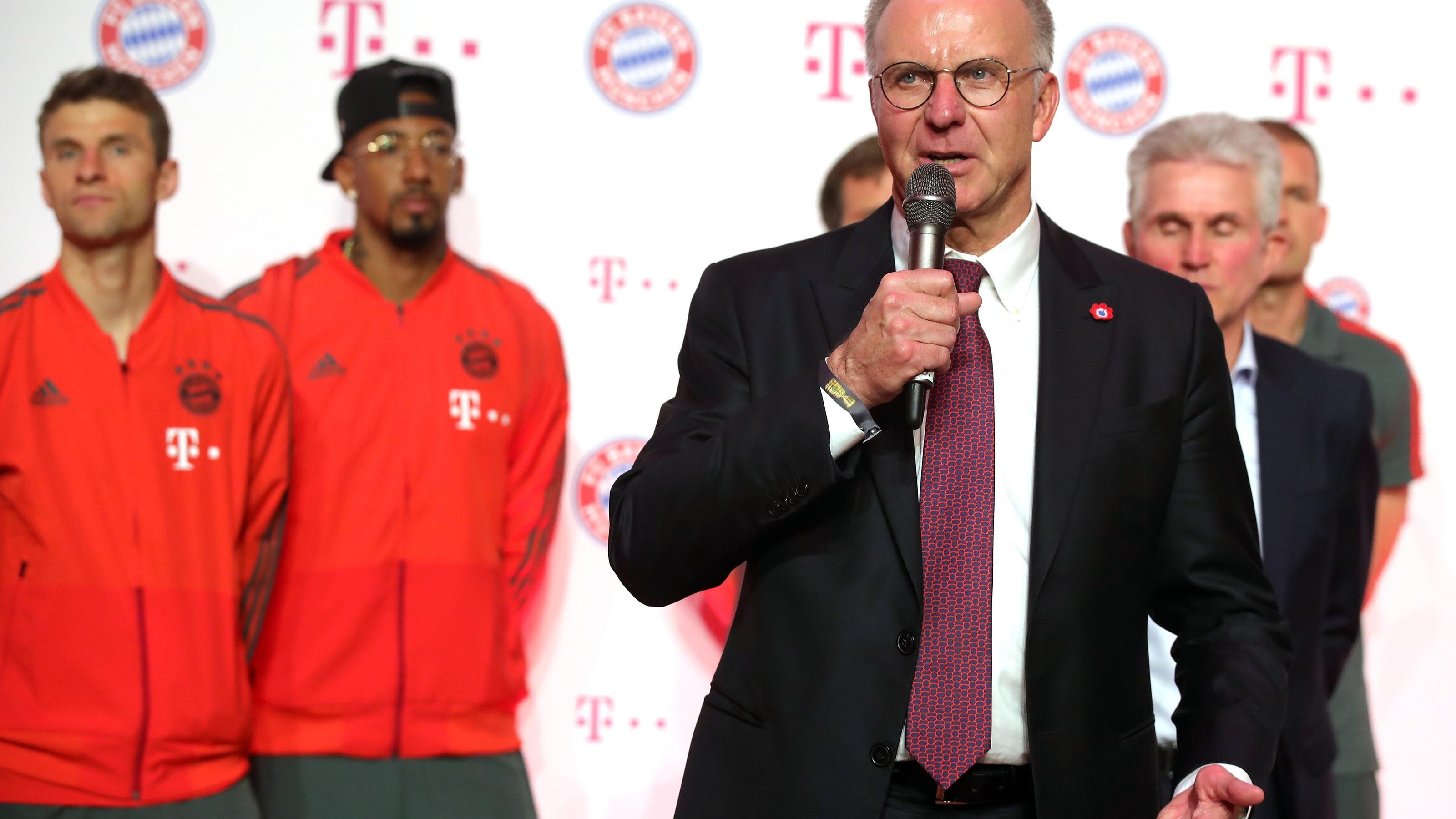 Transfer-Karussell bei den Bayern: Jerome Boateng darf gehen, Robert Lewandowski muss bleiben Soccer Football - DFB Cup Final - Bayern Munich vs Eintracht Frankfurt - Berlin, Germany - May 19, 2018. Bayern Munich CEO Karl-Heinz Rummenigge attends a reception after the match. Picture taken May 19, 2018. Alexander Hassenstein/Pool via Reuters