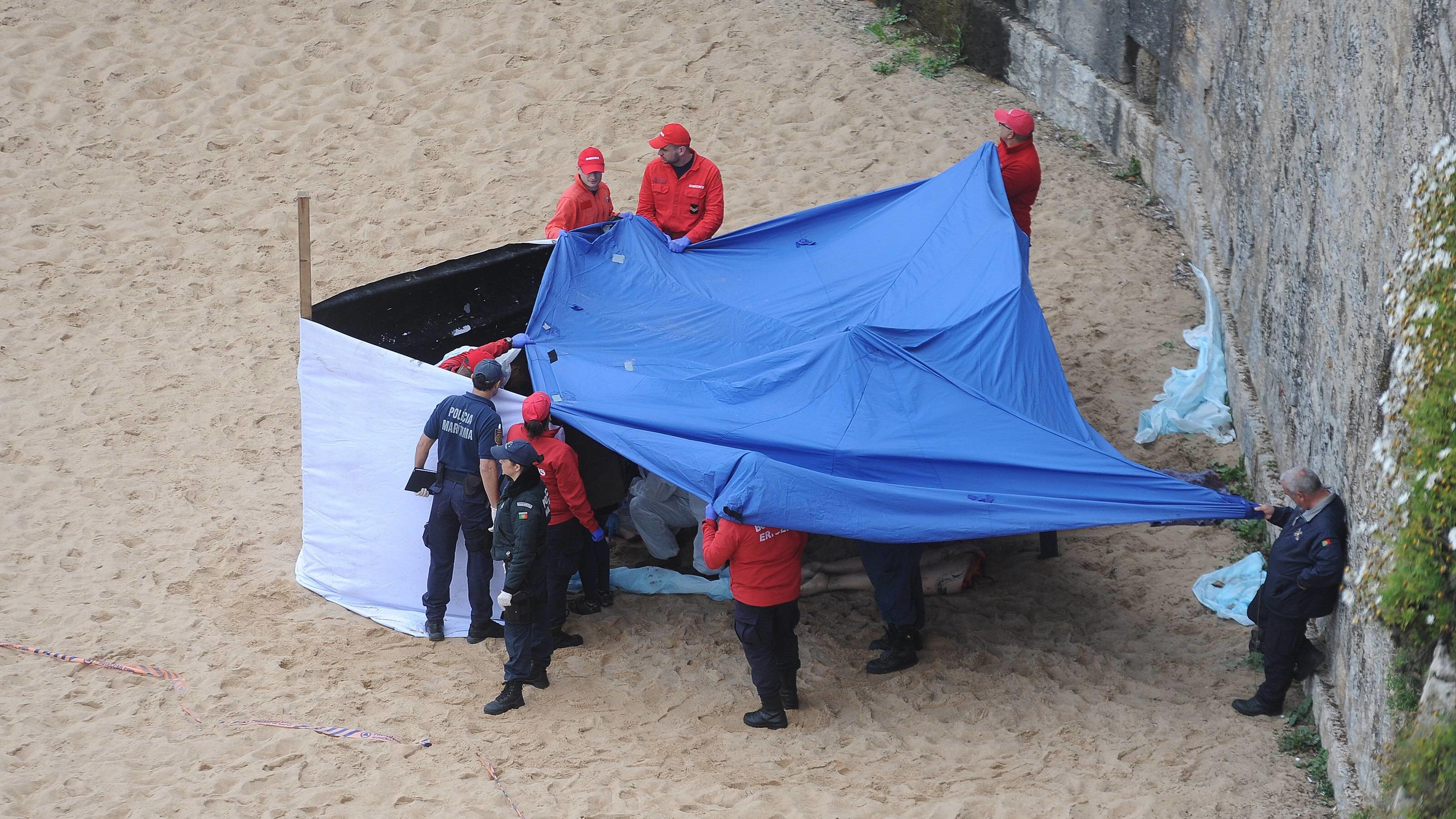 Portugal: Selfie am Abgrund - zwei Touristen stürzen in Lissabon in den Tod Touristen in Portugal beim Selfie-Knipsen in Tod gestürzt