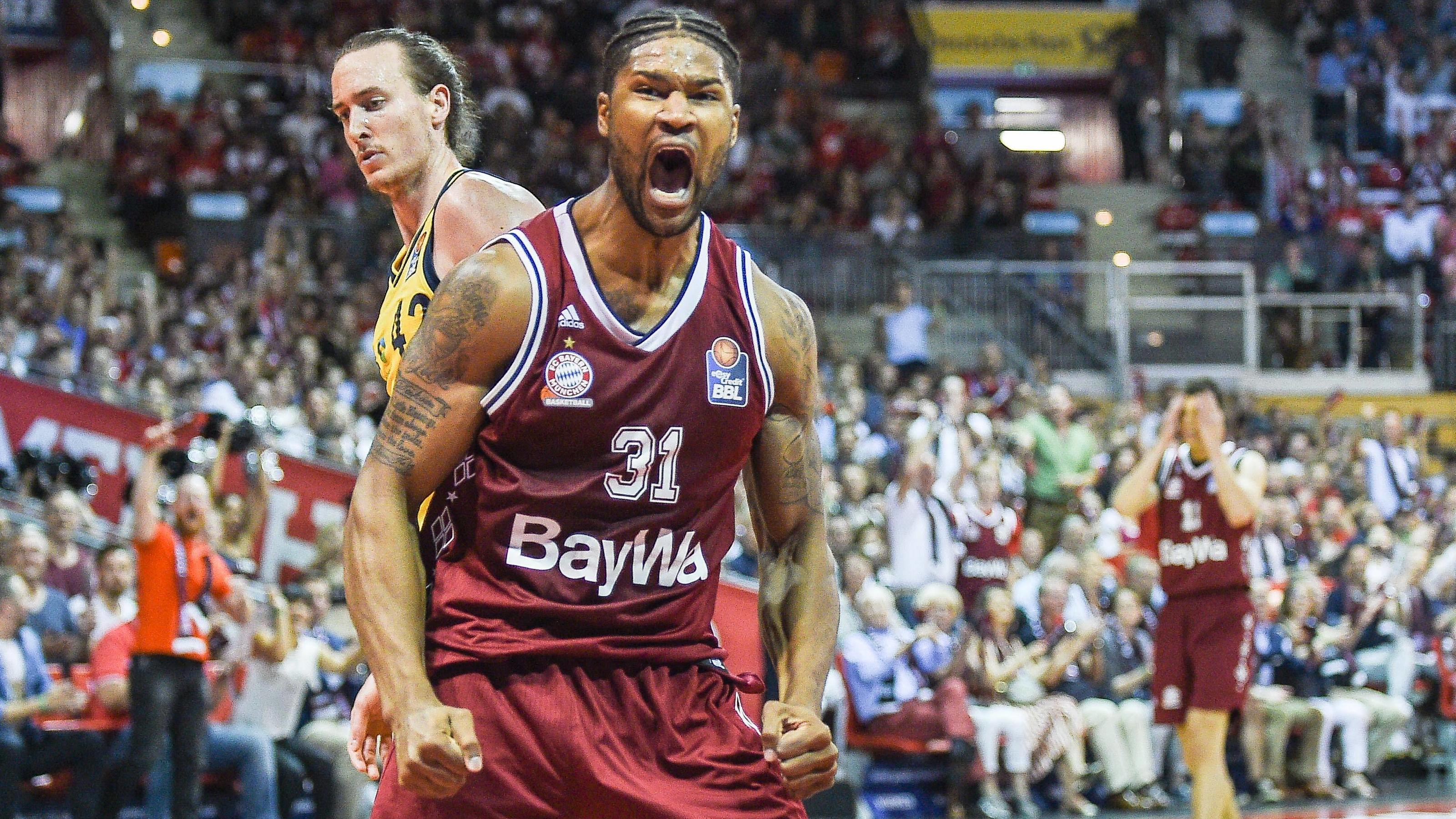 Erstes Double perfekt: Basketballer des FC Bayern gewinnen BBL-Meistertitel Jubel bei Devin BOOKER (FC Bayern Muenchen 31) , FC Bayern Muenchen Basketball vs Alba Berlin, Basketball, Finale,Spiel 5, 16.06.2018 Muenchen Bayern Deutschland *** Cheers at Devin BOOKER FC Bayern Muenchen 31 FC Bayern Muenchen Basketball vs Alba B