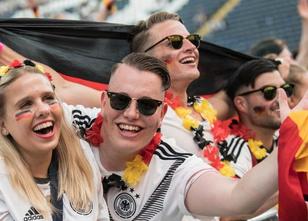 Beim Public Viewing in der Commerzbank-Arena in Frankfurt haben Tausende Fa... weiterlesen