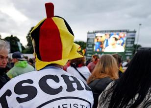 Im Biergarten, in der Eckkneipe, auf der heimischen Couch oder im Stadion: ... weiterlesen