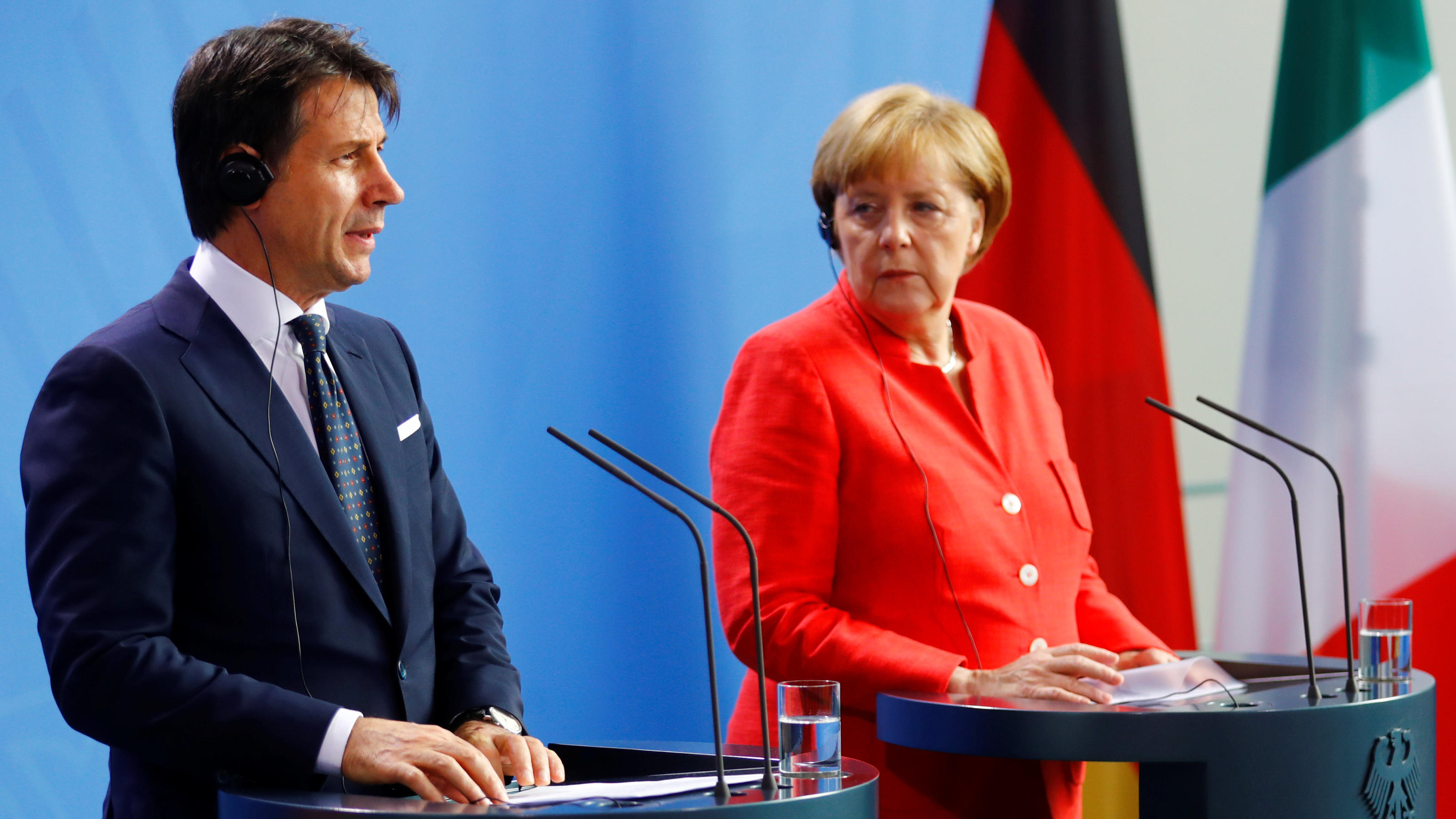 Asylstreit: Merkels schwierige Suche nach einer europäischen Lösung German Chancellor Angela Merkel and Italian Prime Minister Giuseppe Conte hold a news conference at the chancellery in Berlin, Germany, June 18, 2018. REUTERS/Hannibal Hanschke