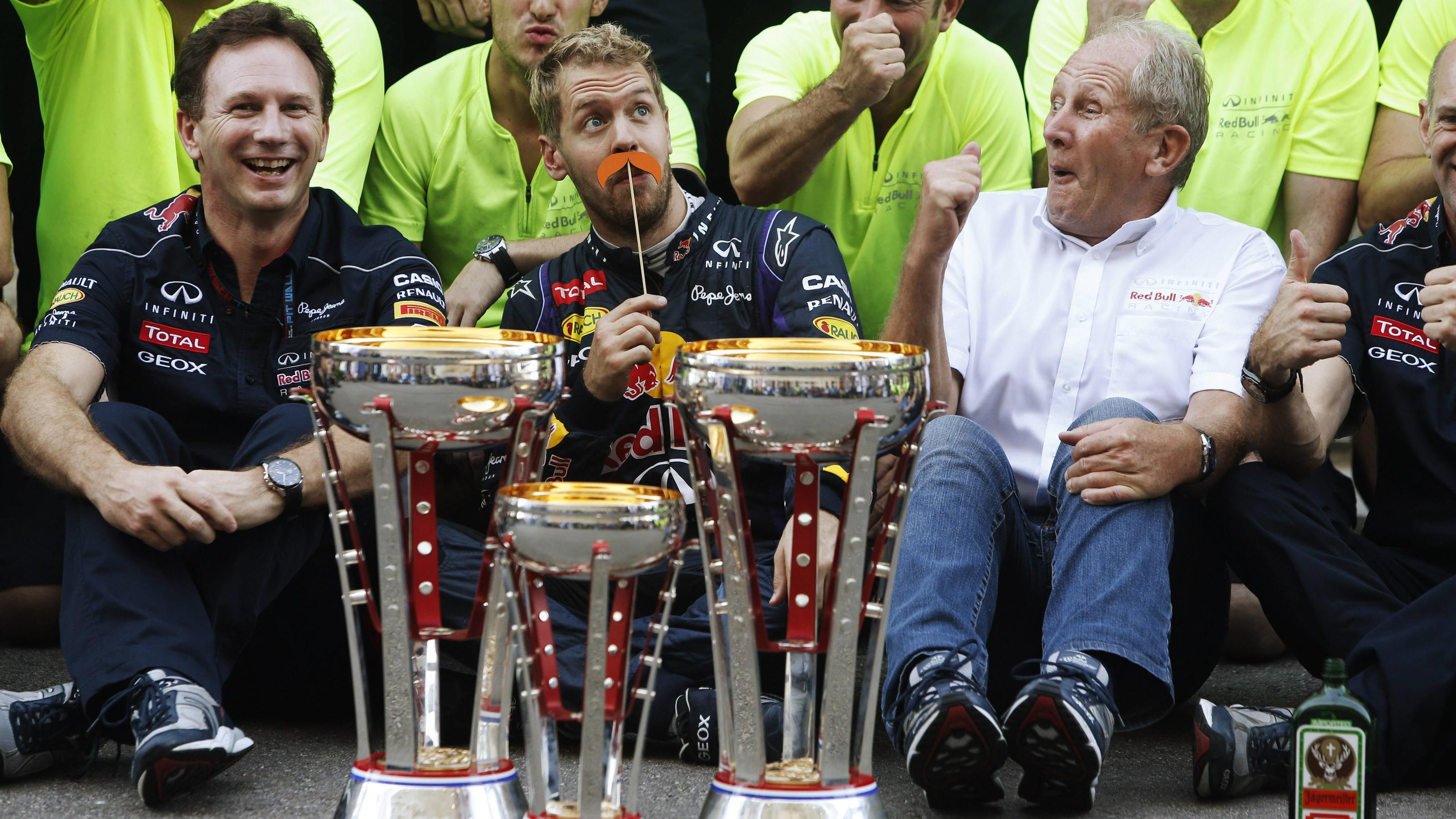 Formel 1: Red Bull trennt sich von Renault und setzt ab 2019 auf Honda Bildnummer: 15059440 Datum: 17.11.2013 Copyright: imago/LAT Photographic Circuit of the Americas, Austin, Texas, United States of America. Sunday 17th November 2013. Christian Horner, Team Principal, Red Bull Racing, Sebastian Vettel, Red Bull Raci