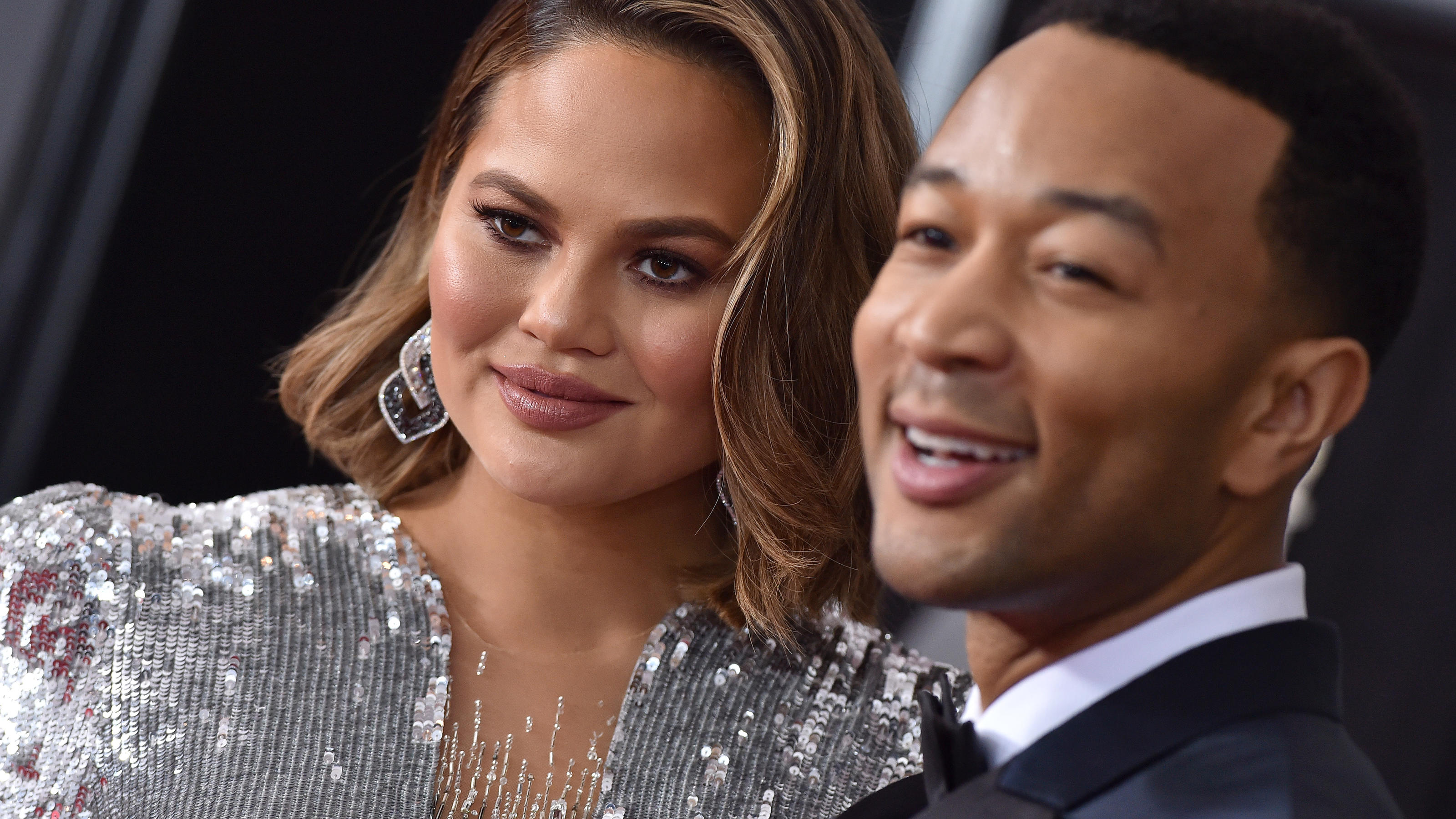 John Legend und Chrissy Teigen teilen Foto aus ihrem Eltern-Alltag Chrissy Teigen und John Legend