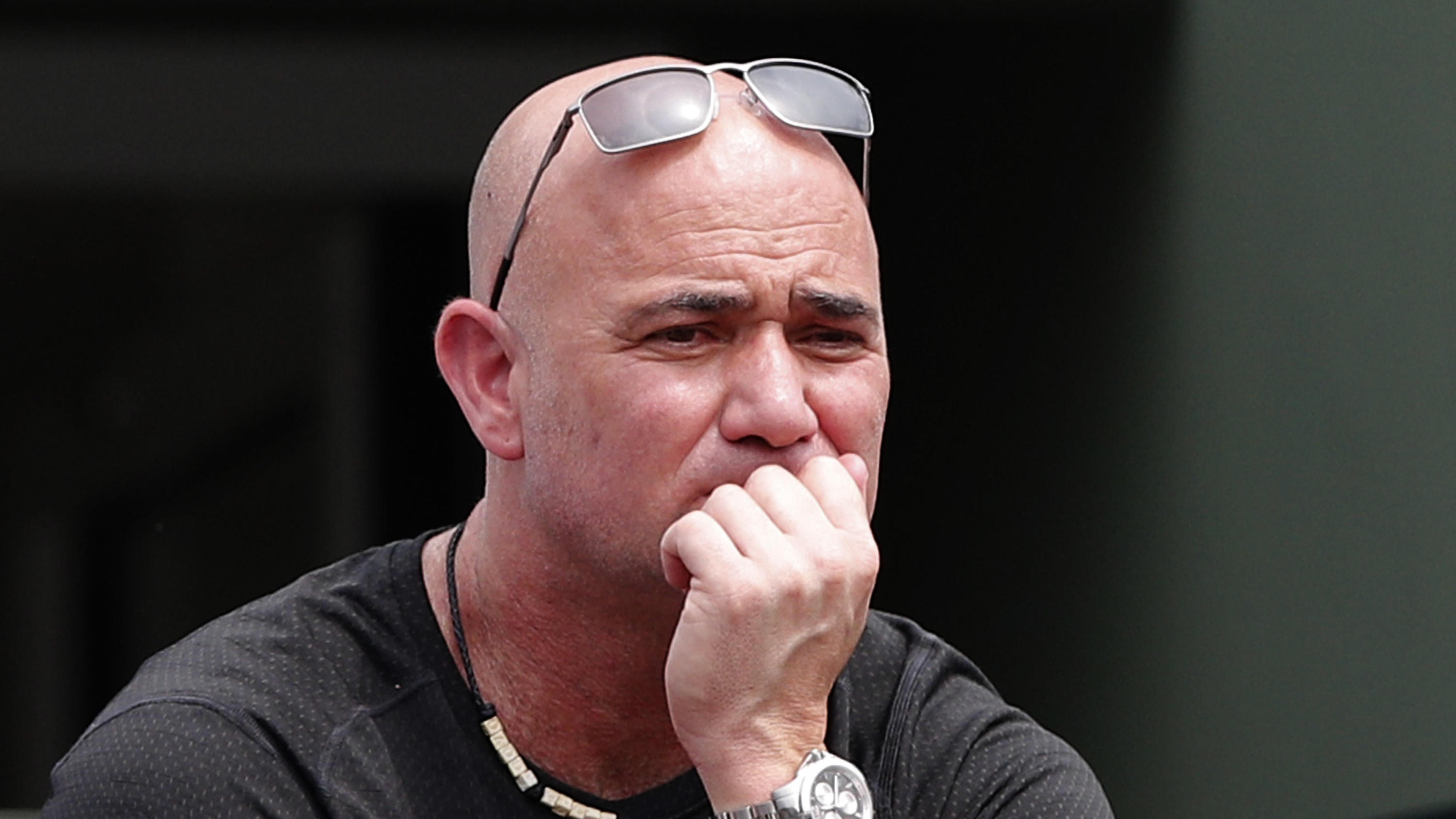 Nach Deutschland-Aus: WM geht Andre Agassi am Ar... vorbei ARCHIV - 29.05.2017, Frankreich, Paris: Tennis: Grand Slam, ATP-Tour, French Open, Einzel, Herren, Djokovic (Serbien) gegen Granollers (Spanien), 1. Runde am 29.05.2017 im Roland Garros Stadion in Paris (Frankreich). Trainer Andre Agassi schaut zu. (