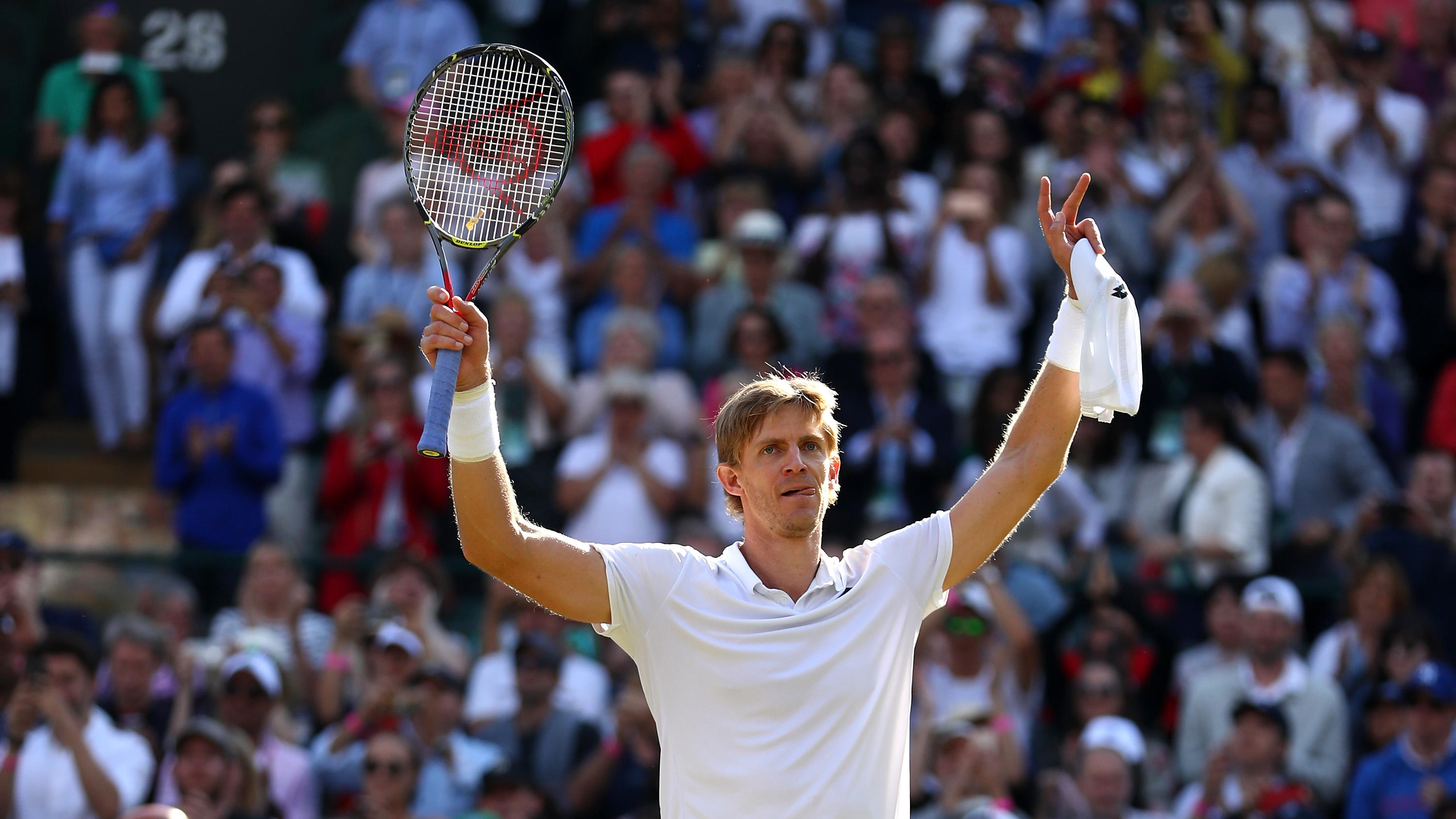 Wimbledon-Schock: Roger Federer schon im Viertelfinale gescheitert LONDON, ENGLAND - JULY 11: Kevin Anderson of South Africa celebrates winning match point against Roger Federer of Switzerland during their Men's Singles Quarter-Finals match on day nine of the Wimbledon Lawn Tennis Championships at All England Lawn