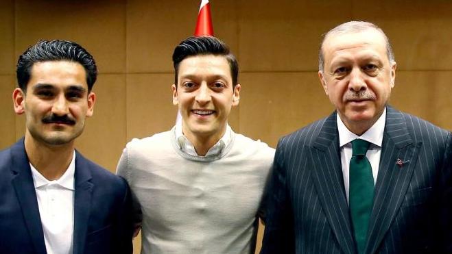 Der Nächste, bitte! Weltmeister-Kapitän Philipp Lahm fordert neue Jogi-Kultur vom Bundestrainer Erdogan, Gündogan, Özil, Tosun