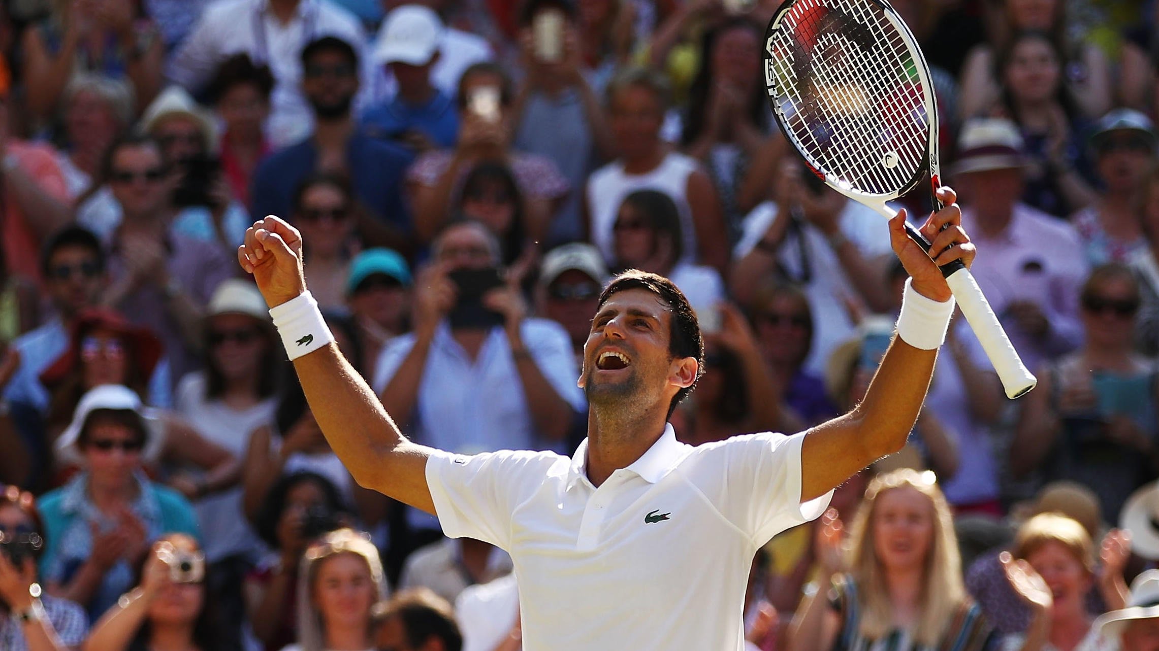 Wimbledon: Novak Djokovic zerlegt Aufschlag-Monster Kevin Anderson LONDON, ENGLAND - JULY 15: Novak Djokovic of Serbia celebrates his victory over Kevin Anderson of South Africa after the Men's Singles final on day thirteen of the Wimbledon Lawn Tennis Championships at All England Lawn Tennis and Croquet Club on Ju