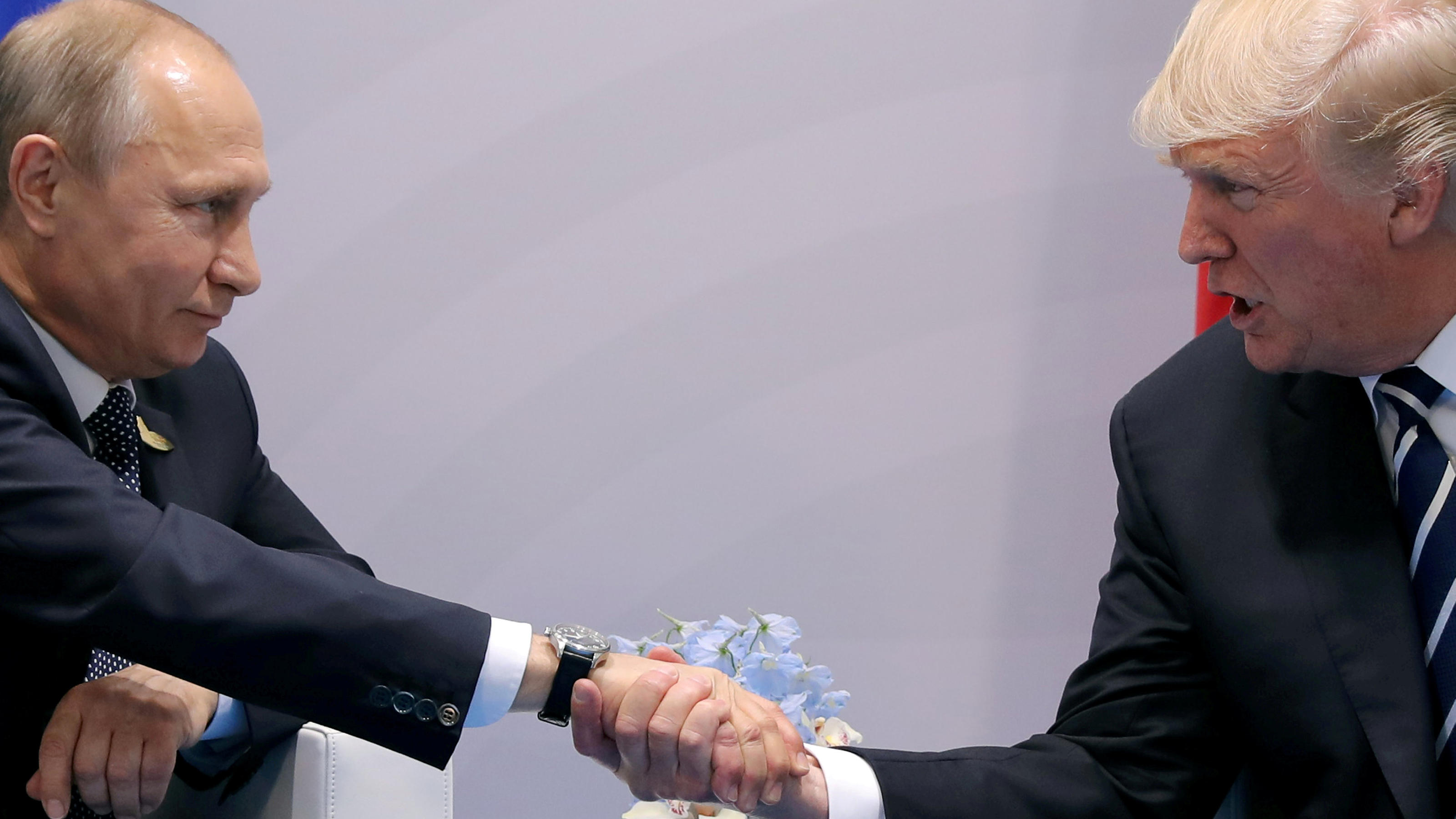 Vor Gipfel mit Putin in Helsinki: Trump bezeichnet die EU als Feind G20-Gipfel in Hamburg: U.S. President Donald Trump und Kreml-Chef Wladimir Putin