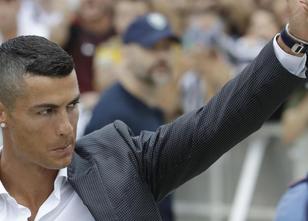 Der Weltfußballer Cristiano Ronaldo ist nach seiner Verpflichtung durch Juv... weiterlesen