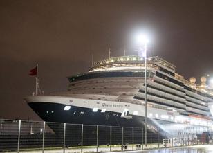 Königlicher Glanz an der Förde: Das Kreuzfahrtschiff weiterlesen