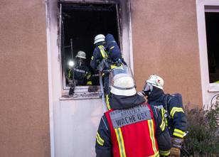 Nach einem Wohnungsbrand in Bielefeld mit zwei Schwerverletzten hat eine Mo... weiterlesen