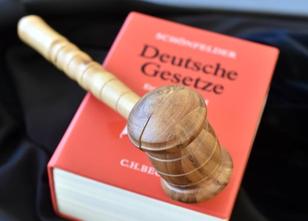 Die Polizei hat am Dienstag einen 22-Jährigen festgenommen, der in der Dunk... weiterlesen