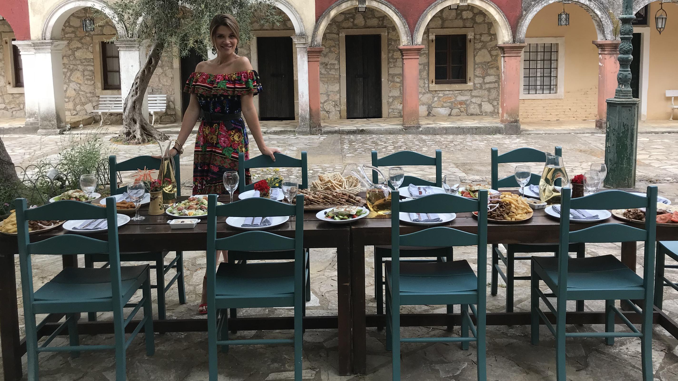 Die Bachelorette 2018: Jetzt wird Nadine Klein gedatet - und sogar schon geküsst! Bachelorette Nadine Klein erwartet einige der Männer zum Essen.