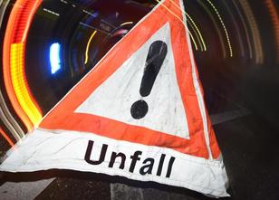 Zu schnell unterwegs: Ein 16-Jähriger ist bei einem Autounfall nahe Petersw... weiterlesen
