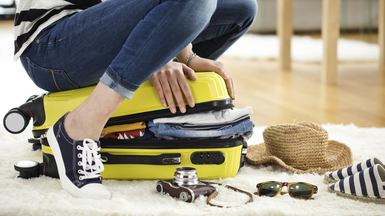 Stressfreies Packen: Die besten Life-Hacks fürs Kofferpacken Beim Packen vergeht einem schon mal die Urlaubslaune. Dabei geht Packen auch ganz stressfrei, wenn man ein paar Dinge beachtet.