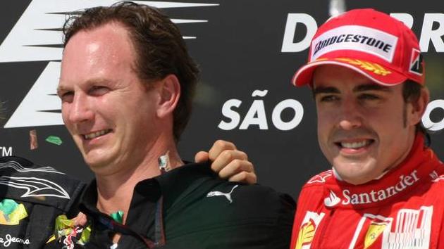 Formel 1: Red-Bull-Chef Christian Horner hat bei Fernando Alonso so seine Zweifel 07.11.2010 Sao Paulo, Brazil, Mark Webber (AUS), Red Bull Racing, Sebastian Vettel (GER), Red Bull Racing, Christian Horner (GBR), Red Bull Racing, Sporting Director and Fernando Alonso (ESP), Scuderia Ferrari - Formula 1 World Championship, Rd 18,