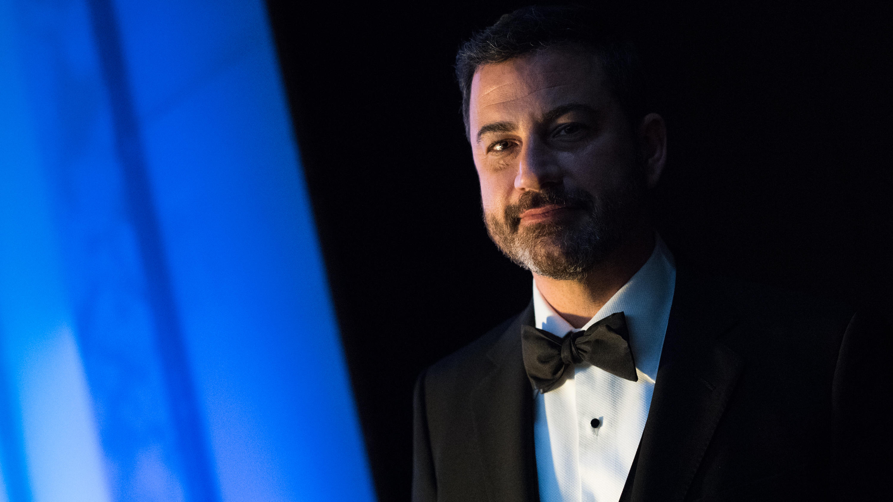 Kanye West und Jimmy Kimmel debattieren über US-Präsident Donald Trump Jimmy Kimmel bei den American Film Awards 2018