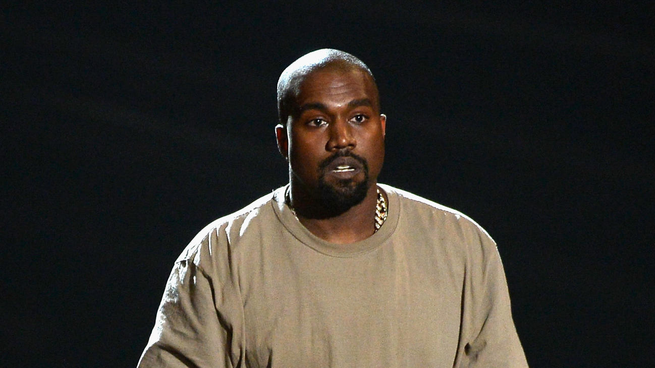 Kanye West und Jimmy Kimmel debattieren über US-Präsident Donald Trump Kanye West auf der Bühne