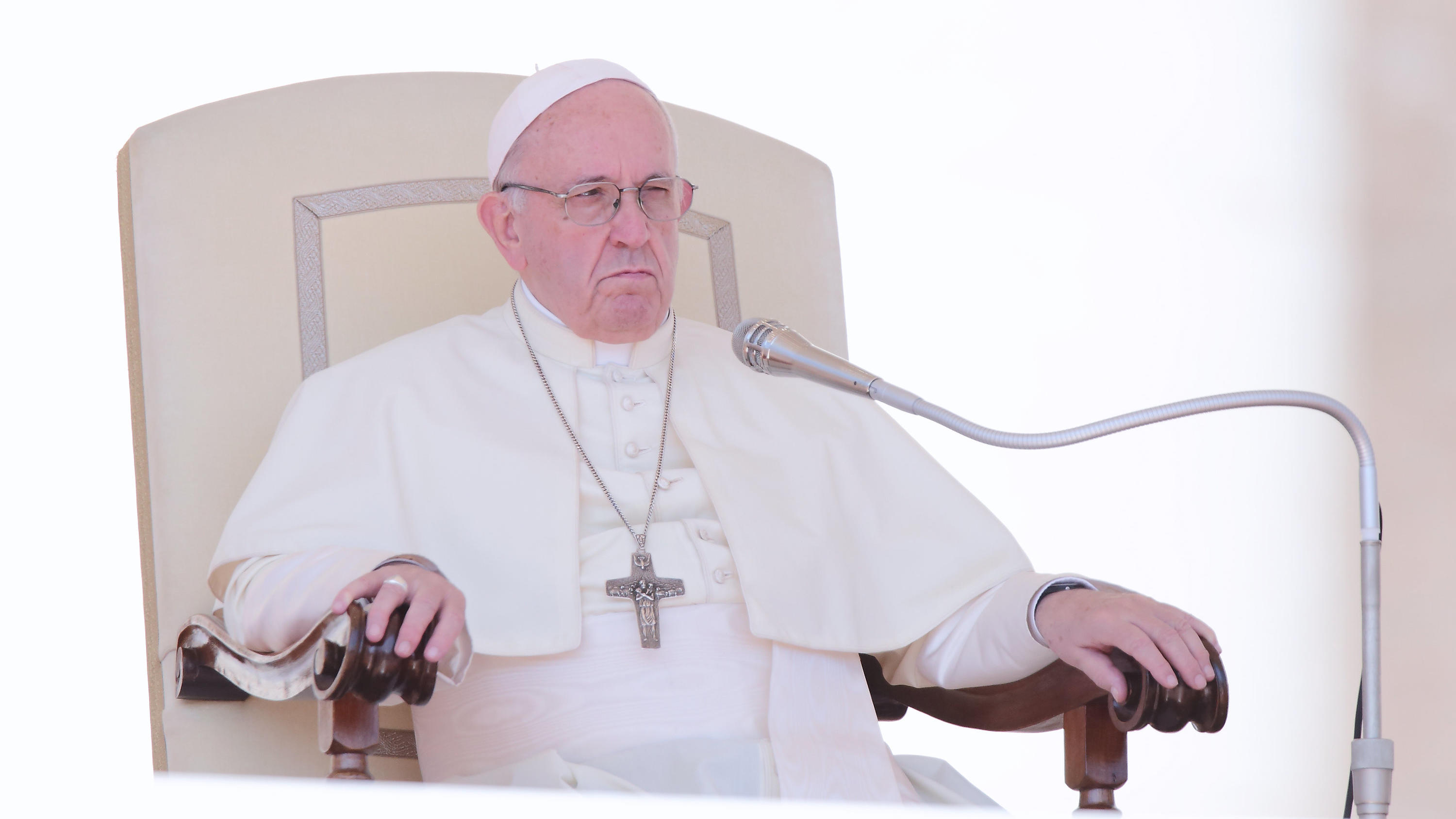 Papst Franziskus sieht Sex als "Geschenk Gottes" - aber nicht für alle! 05.09.2018, Vatikan, Vatikanstadt: Papst Franziskus sitzt während seiner wöchentlichen Generalaudienz auf dem Petersplatz. Foto: Evandro Inetti/ZUMA Wire/dpa +++ dpa-Bildfunk +++