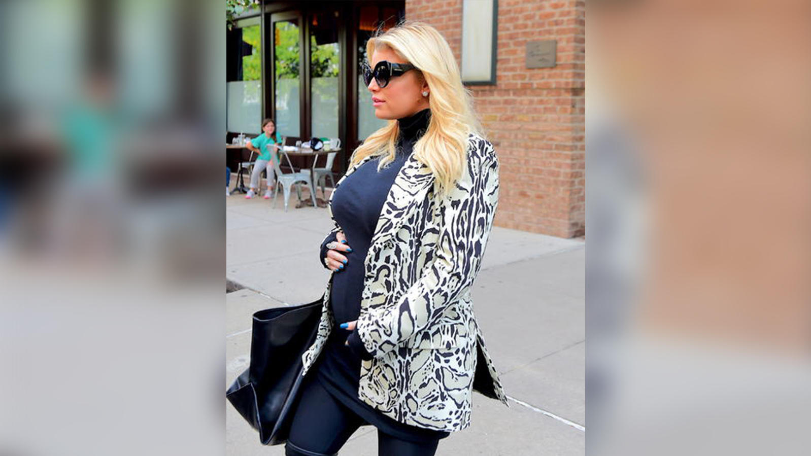 Schwangere Jessica Simpson präsentiert erstmals ihren Babybauch Jessica Simpson schwanger in New York