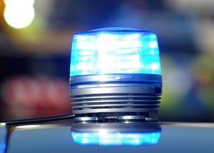 Ein betrunkener Mann hat nach einer Unfallfahrt seinen im Wagen eingeklemmt... weiterlesen