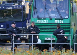 Demo und Gegendemos: Unter dem Motto weiterlesen