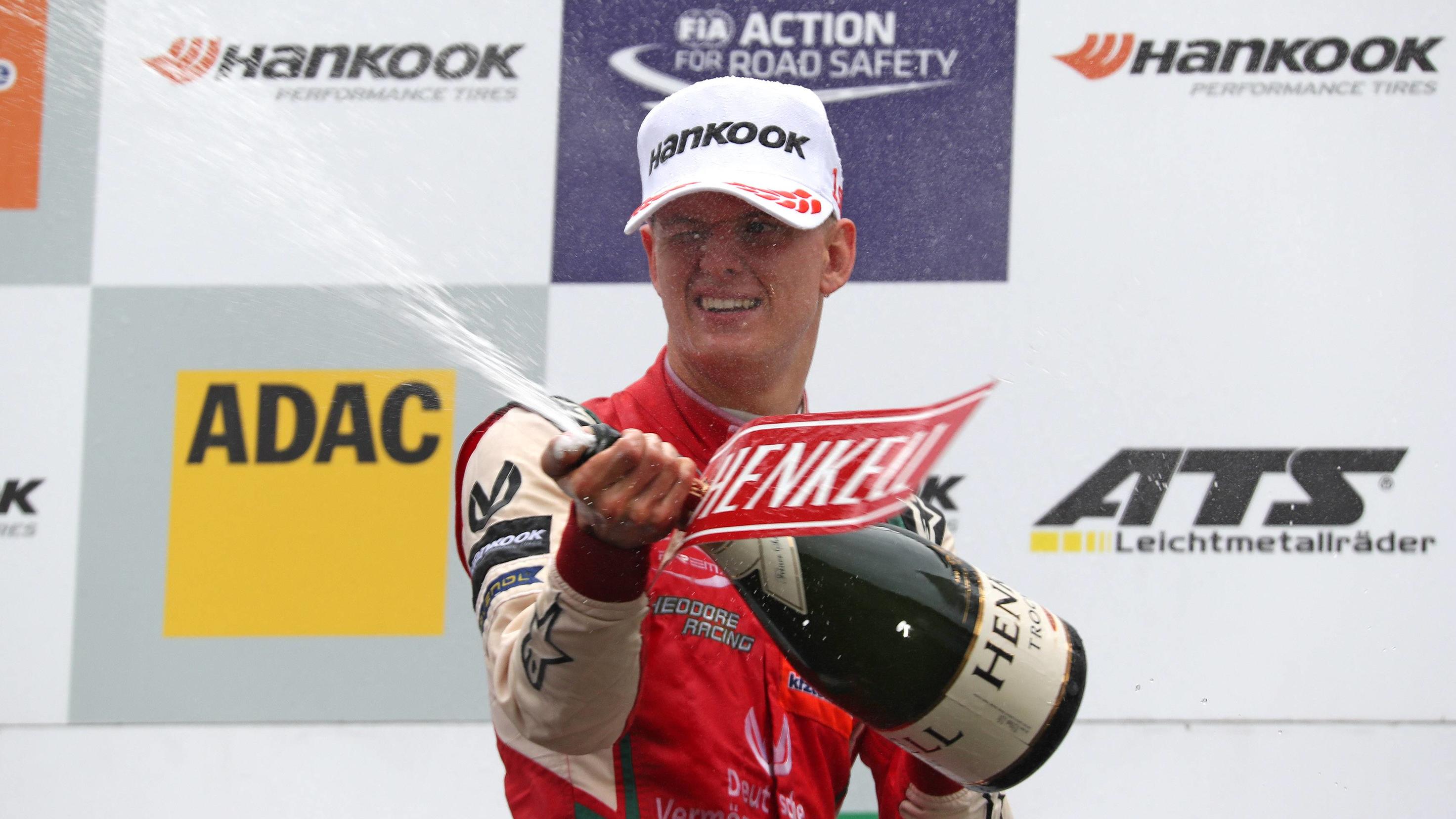 Formel 3: Mick Schumacher hat auch das Sieger-Gen Mick Schumacher (GER) (Prema Theodofre Racing - Dallara F317-Mercedes) freut sich über seinen Sieg bei der FIA Formel 3 Europameisterschaft auf dem Red Bull Ring. Copyright Thomas Pakusch *** Mick Schumacher GER Prema Theodofre Racing Dallara F317 Me