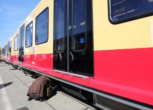 Auf das Freigelände der Berliner Bahntechnikmesse Innotrans sind am Samstag... weiterlesen