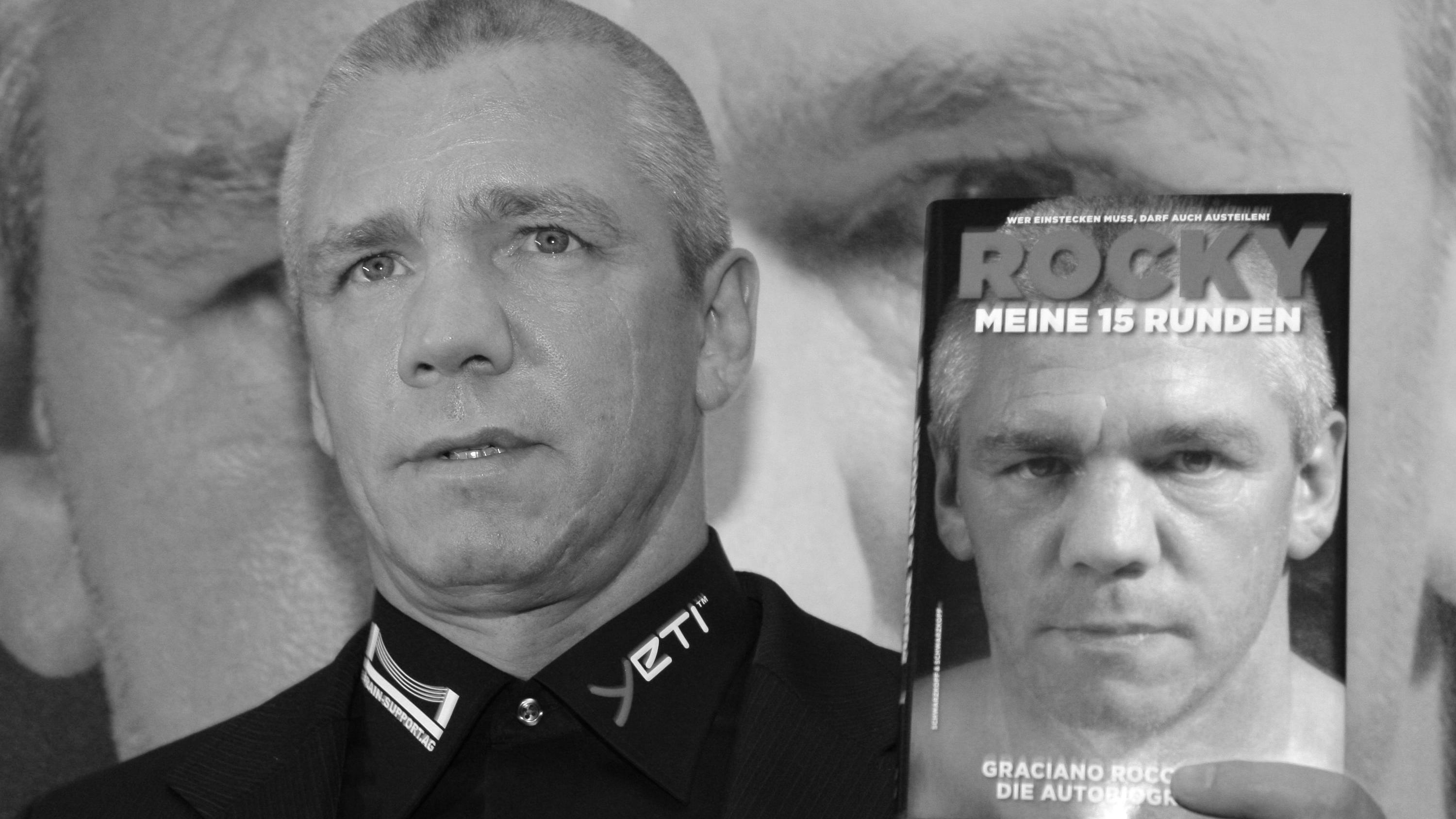 Beerdigung von Graciano Rocchigiani: Spendenaktion für "Rockys" Familie gestartet ARCHIV - 22.11.2007, Berlin: Der ehemalige Box-Weltmeister Graciano "Rocky" Rocchigiani stellt seine Autobiografie "Rocky - Meine 15 Runden" vor. Das Buch wird vom Schwarzkopf-Verlag herausgegeben und wurde unter Mithilfe der Journalisten Ralf Grenge