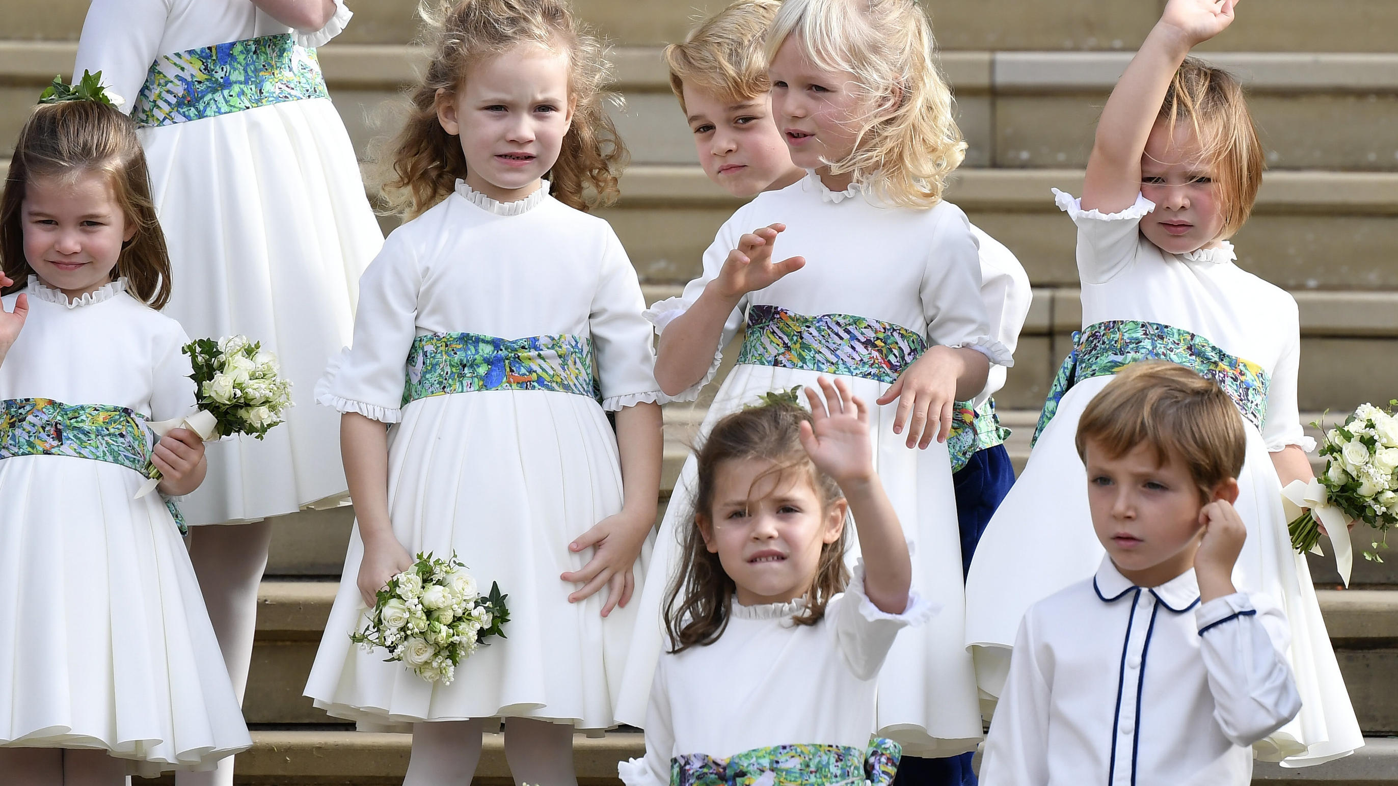 Hochzeit von Prinzessin Eugenie und Jack Brooksbank: Robbie Williams' Tochter war Blumenkind Die Blumenkinder Prinzessin Charlotte, Teddy Williams und andere am 10. Oktober 2018 bei Prinzessin Eugenies Hochzeit.