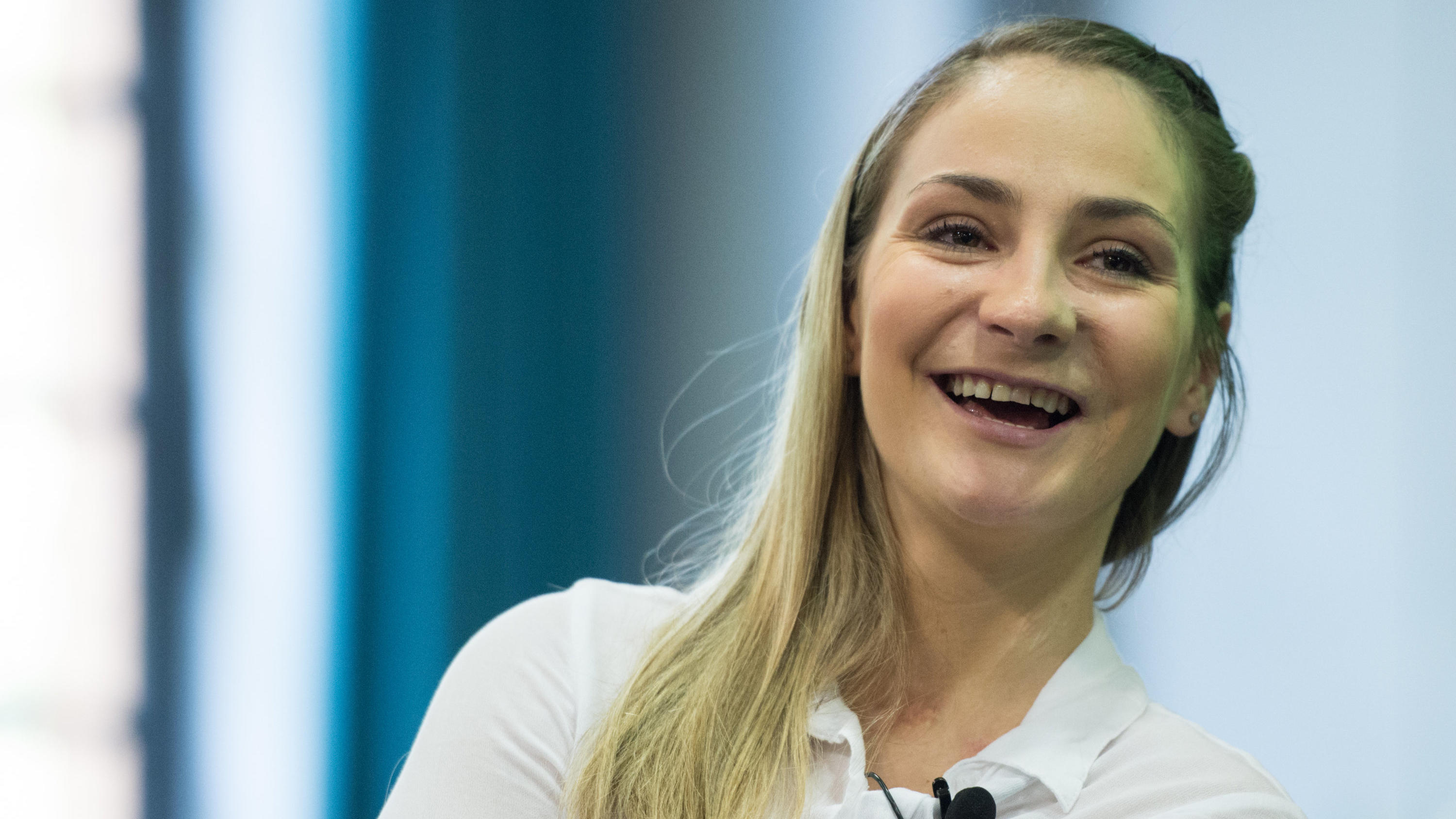 DFB-Team lädt Kristina Vogel zum Überraschungsbesuch ins Mannschaftshotel ein 12.09.2018, Berlin: Die querschnittsgelähmte Radsport-Olympiasiegerin Kristina Vogel gibt eine Pressekonferenz im Unfallkrankenhaus Berlin-Marzahn. Vogel wird nach einem Trainingssturz vom 26. Juni in der Berliner Spezialklinik behandelt. Foto: Anneg