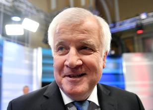 CSU-Chef Horst Seehofer sieht seine Partei auch nach dem Einbruch bei der L... weiterlesen