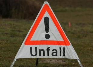 Ein 68 Jahre alter Autofahrer ist bei Glauchau (Landkreis Zwickau) mit sein... weiterlesen