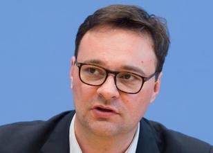 Der FDP-Verkehrspolitiker Oliver Luksic fordert im Abgasskandal angesichts ... weiterlesen