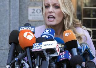 Pornodarstellerin Stormy Daniels muss im Streit mit US-Präsident Donald Tru... weiterlesen