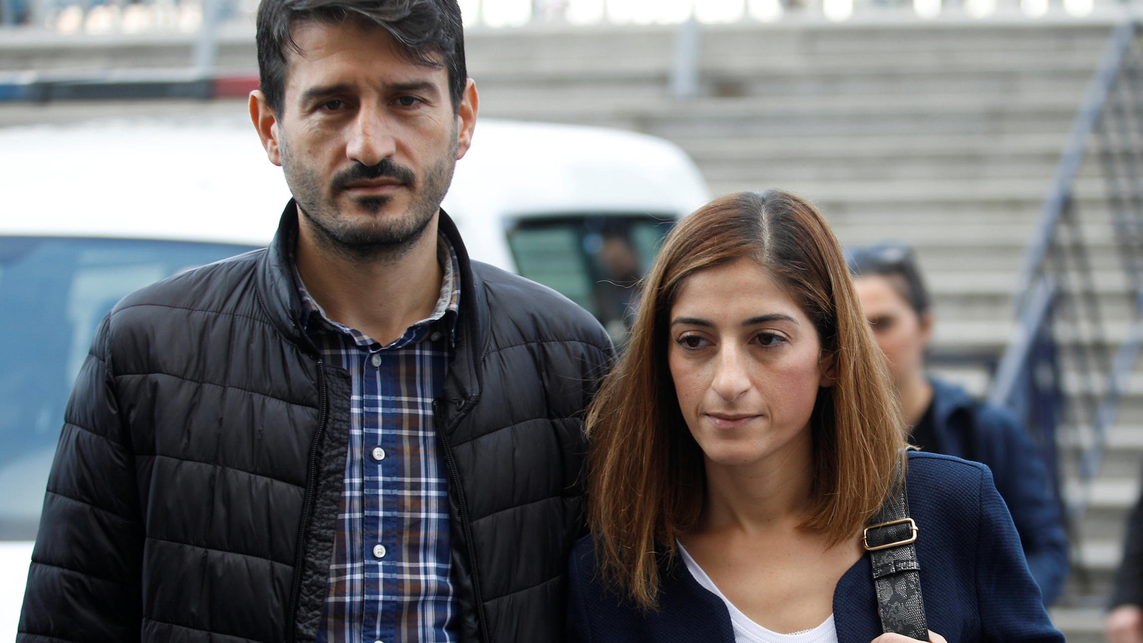Überraschung in Istanbul: Ehemann von Mesale Tolu darf ausreisen German journalist Mesale Tolu, accompanied by her husband Murat Tolu, arrives at the Justice Palace, the Caglayan courthouse, in Istanbul, Turkey October 16, 2018. REUTERS/Kemal Aslan