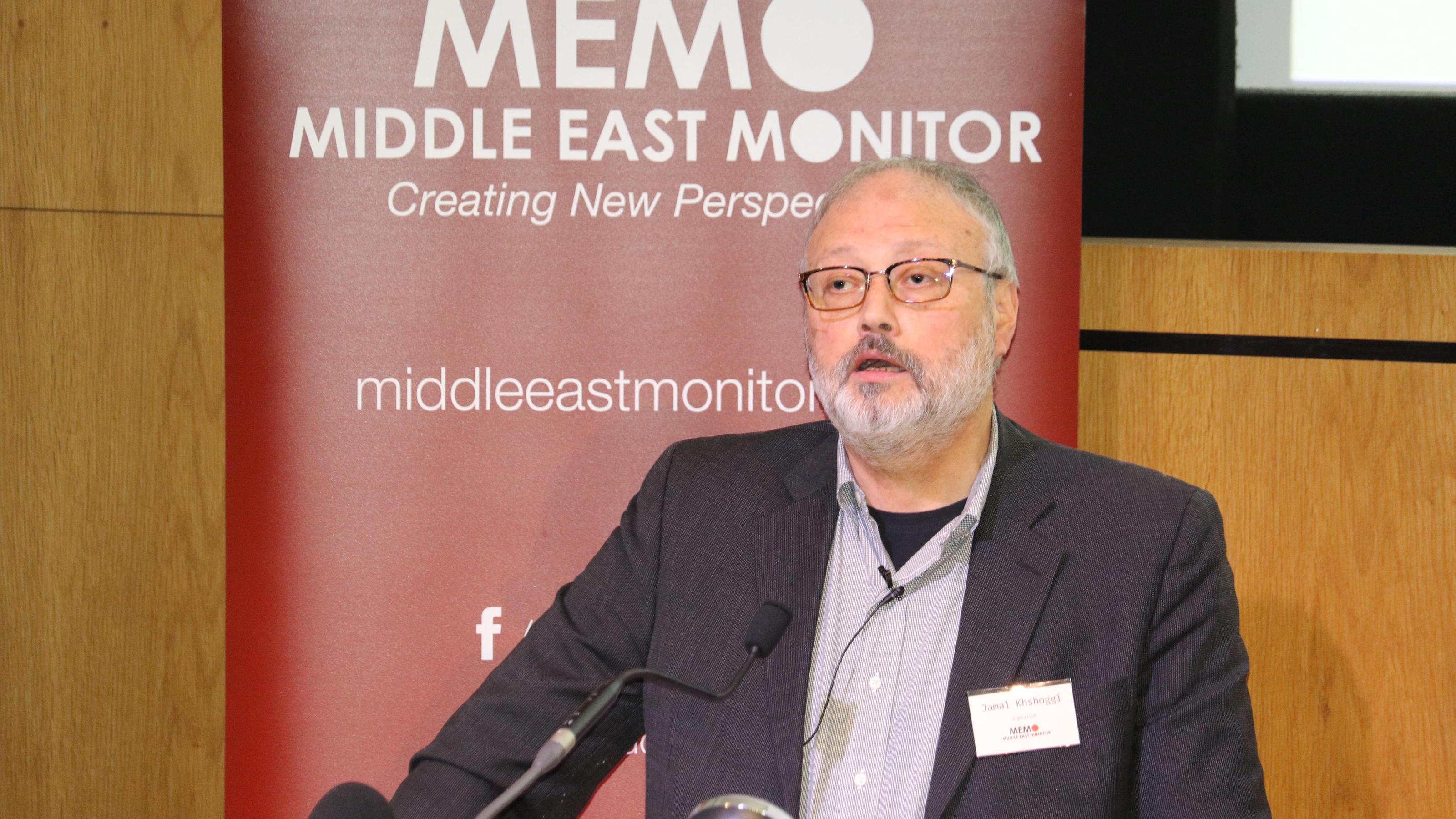 Rätselhafter Fall Jamal Khashoggi: Zerstückelte ein Spezialteam den Journalisten bei lebendigem Leibe? Saudi dissident Jamal Khashoggi speaks at an event hosted by Middle East Monitor in London Britain, September 29, 2018. Picture taken September 29, 2018. Middle East Monitor/Handout via REUTERS. ATTENTION EDITORS - THIS IMAGE WAS PROVIDED BY A THIRD