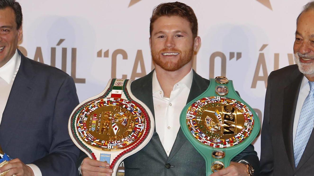 Mega-Deal: Boxer Saul Alvarez kassiert 317 Millionen Euro Sport Bilder des Tages Boxen, Weltmeister Saul Alvarez bekommt seine Gürtel October 15, 2018 - EUM20181015DEP07.JPG.CIUDAD DE MEXICO. BoxingBoxeo-Canelo.- 15 de octubre de 2018. Aspectos de la entrega de los cinturones que acreditan al boxeador Saul