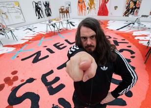 Die Pinakothek der Moderne widmet dem Künstler Jonathan Meese eine kleine W... weiterlesen