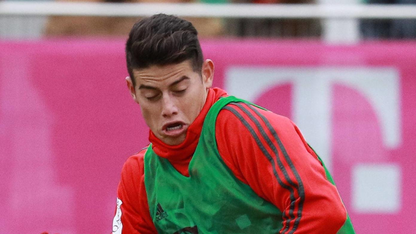 Lange Pause: James Rodriguez füllt Bayerns Verletztenliste James Rodriguez (li.) gegen Maximilian Franzke / Fussball / FC Bayern München / 13.11..2018 / Training / *** James Rodriguez left against Maximilian Franzke Football FC Bayern Munich 13 11 2018 Training