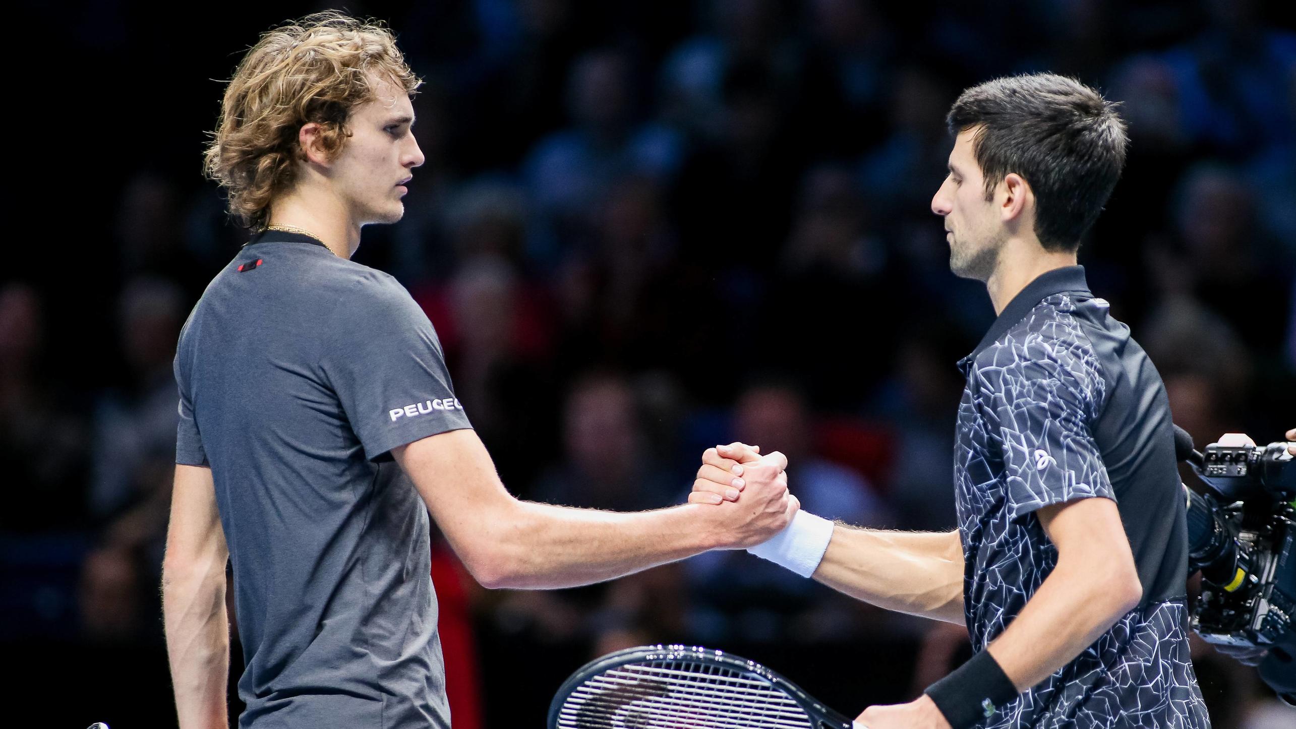 ATP Finals: Alexander Zverev muss nach Niederlage gegen Novak Djokovic um Halbfinale bangen Novak Djokovic of Serbia and Alexander Zverev of Germany greet each other after the men s singles match of the 2018 Nitto ATP Tennis Herren Finals at the O2 Arena in London, England on November 14, 2018. PUBLICATIONxINxGERxSUIxAUTxHUNxONLY (20181114_