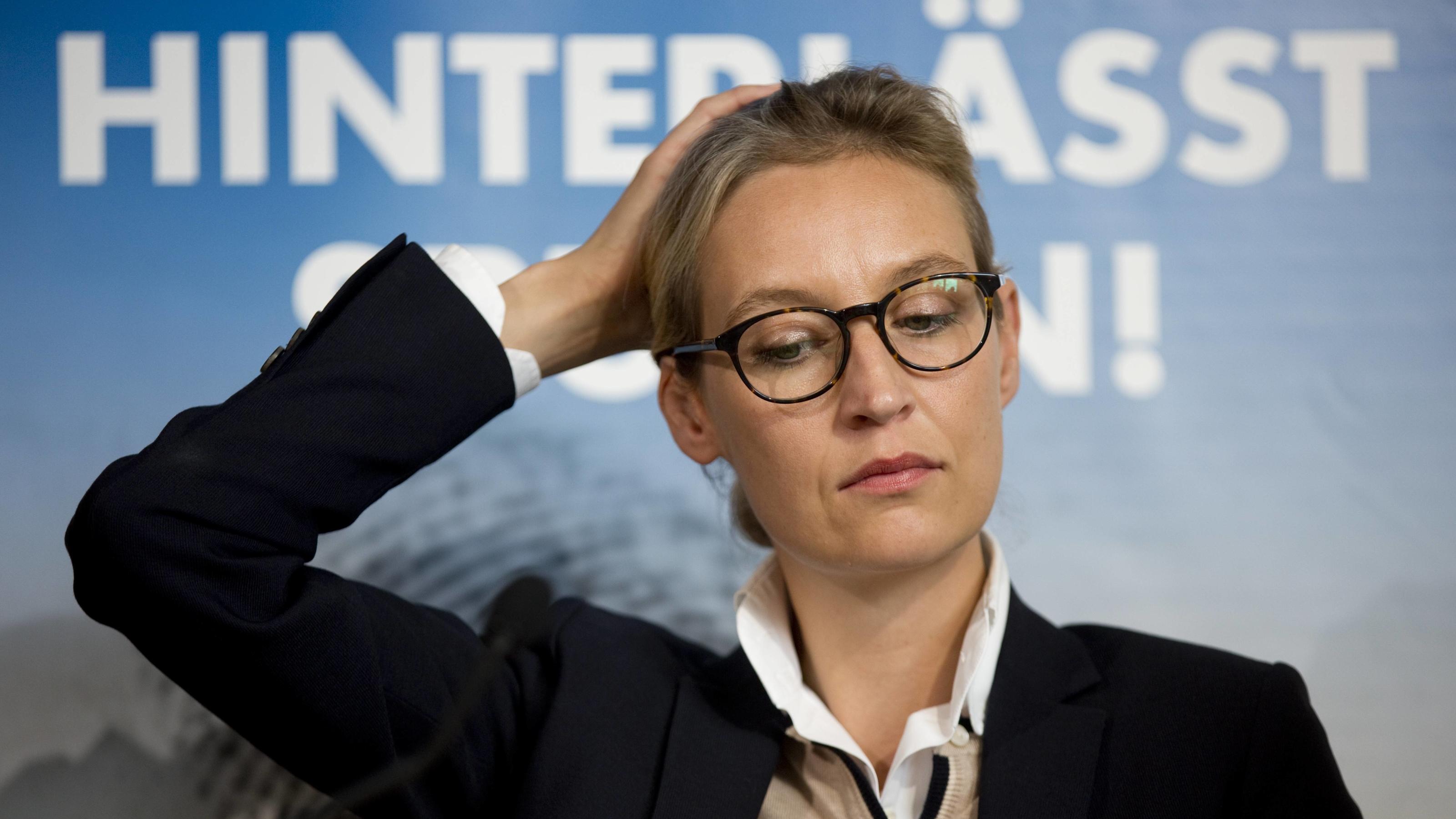 150.000 Euro aus den Niederlanden: AfD räumt weitere problematische Spende ein Deutschland, Berlin, Bundespressekonferenz, AfD zum Thema Flüchtlingswelle hinterläßt Spuren, Alice Weidel, 18.09.2017 *** Germany Berlin Federal press conference AFD to Theme Refugee wave leaves Traces Alice Weidel 18 09 2017