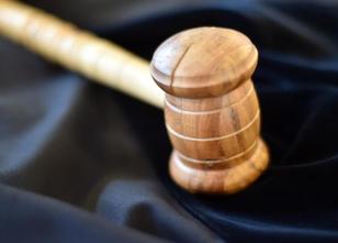 Wegen schweren sexuellen Übergriffs beziehungsweise wegen Beihilfe dazu, ha... weiterlesen