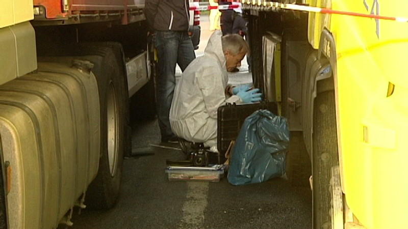 Bonn: Baby-Leiche unter Lkw gefunden Baby-Leiche, Lastwagen, Bonn