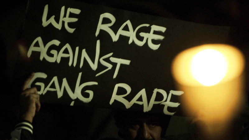 Massenvergewaltigung an 23-Jähriger: Indien ordnet Untersuchung an Massenvergewaltigung an 23-Jähriger: Indien ordnet Untersuchung an