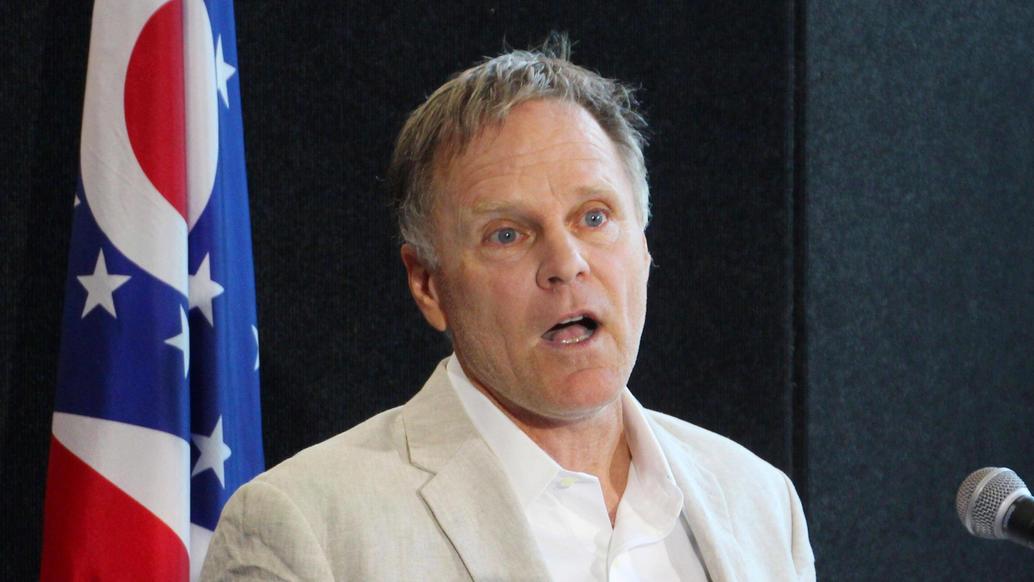 Otto Warmbier: Der tragische Fall des US-Studenten, der im Wachkoma aus Nordkorea zurückkehrte Father of student freed by N. Korea meets with press Fred Warmbier, father of an American university student who was released in a coma after being detained in North Korea for 17 months, attends a press conference in Wyoming, Ohio, on June 15, 2017.